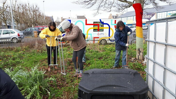 Le jardin partagé, aire d'échange et de convivialité<br> Le jardin partagé, aire d'échange et de convivialité<br>
